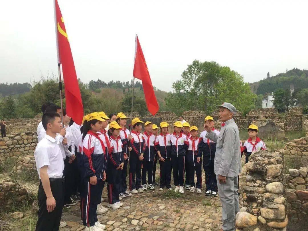 我喜欢上了非同老头，怎样多其交往?游戏画面
